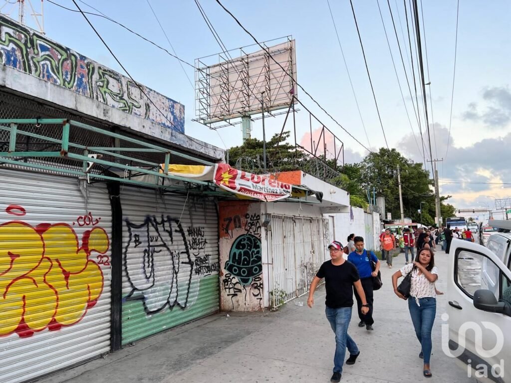EN RENTA TERRENO EN Av. LOPEZ PORTILLO CON TULUM EN CANCUN, Q.ROO