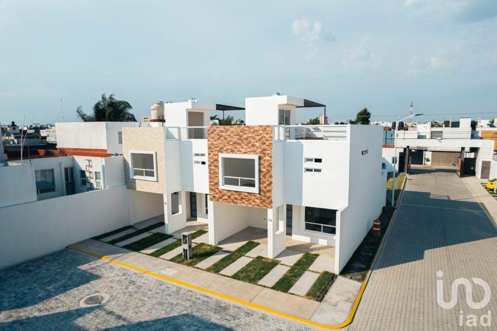 Casa nueva en venta con roof garden y terreno amplio en Cuautlancingo – Residencial Quetzalí