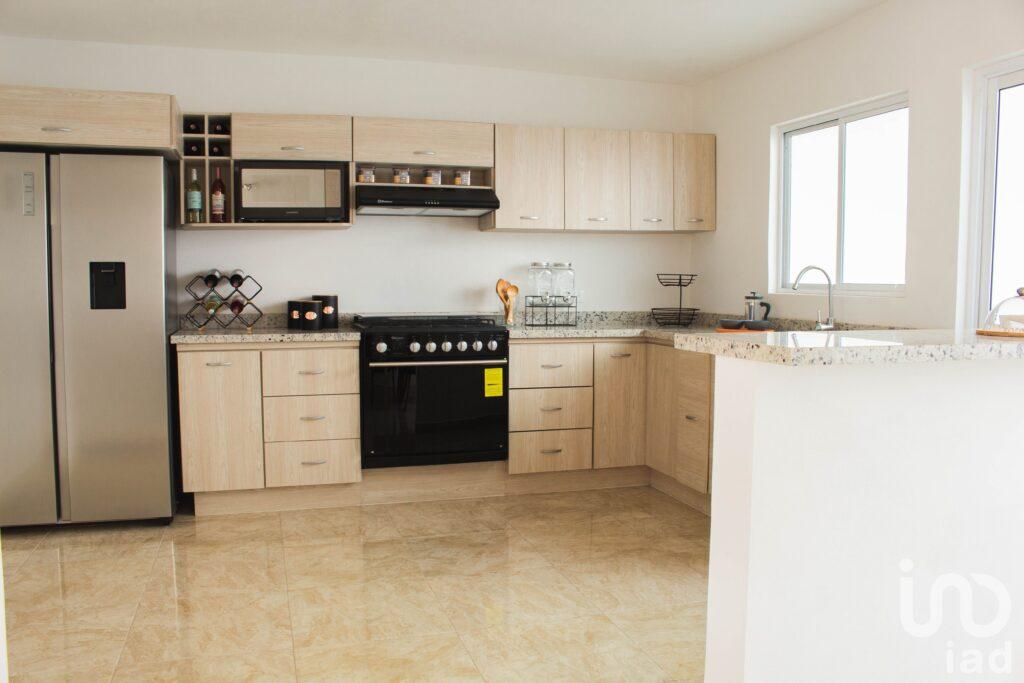 Casa nueva en venta con roof garden y terreno amplio en Cuautlancingo – Residencial Quetzalí