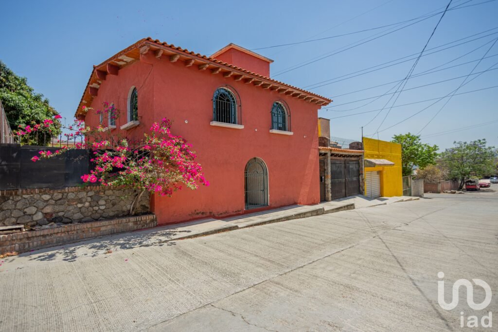 Amplia Casa con jardin en lomas de Jiutepec Morelos - 2186433 casas en venta amplia casa con jardin en lomas de jiutepec morelos 247918