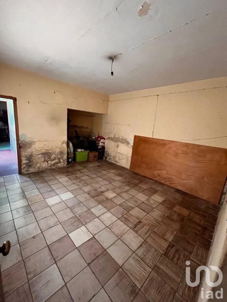 Casa en Venta en Zapopan, Centro,  Zapopan, Jalisco  Se ofrece como terreno