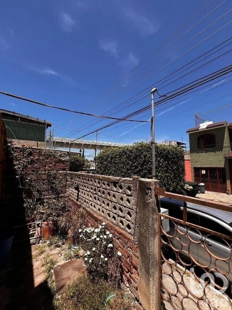 Casa en Venta en Zapopan, Centro,  Zapopan, Jalisco  Se ofrece como terreno