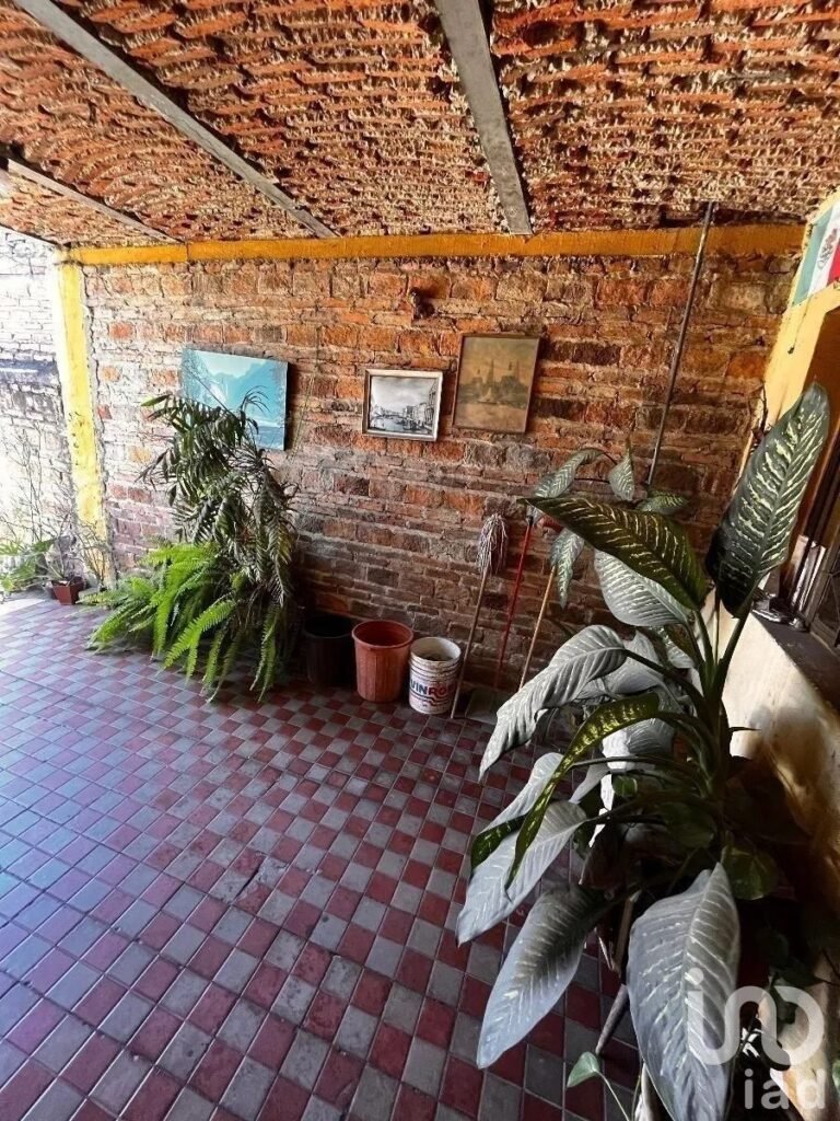 Casa en Venta en Zapopan, Centro,  Zapopan, Jalisco  Se ofrece como terreno