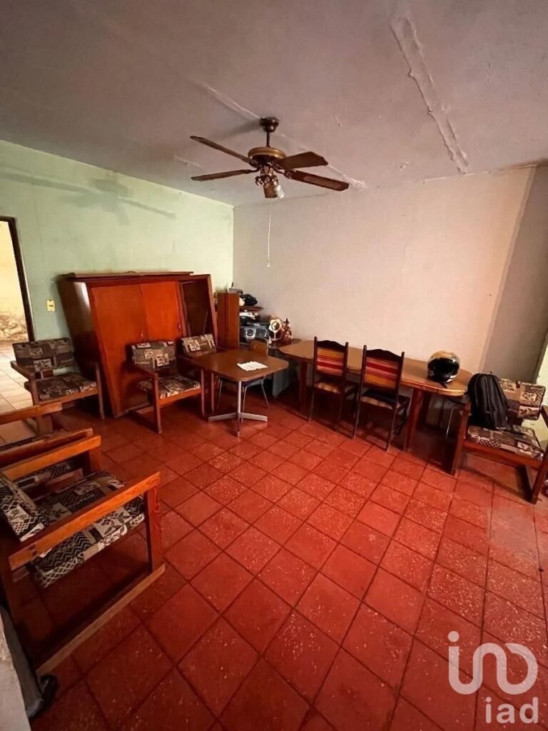 Casa en Venta en Zapopan, Centro,  Zapopan, Jalisco  Se ofrece como terreno