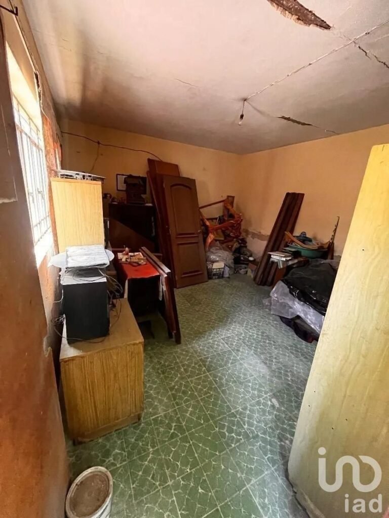 Casa en Venta en Zapopan, Centro,  Zapopan, Jalisco  Se ofrece como terreno
