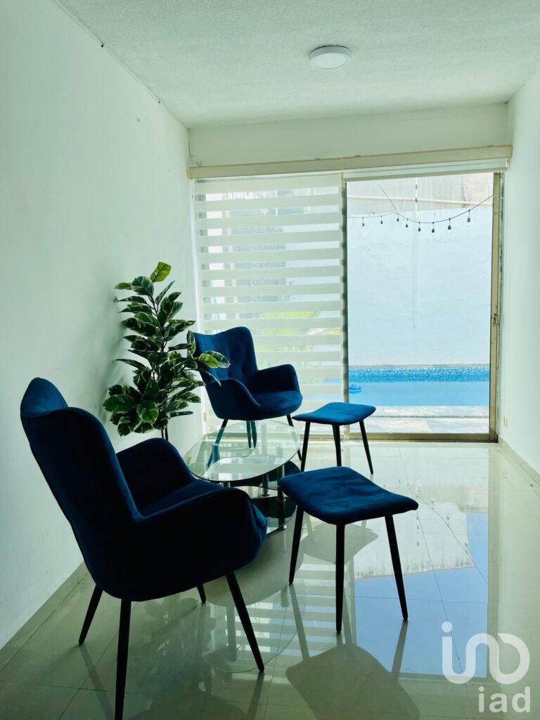 VENDO CASA CON ALBERCA EN LA SM.59, CANCUN, Q.ROO