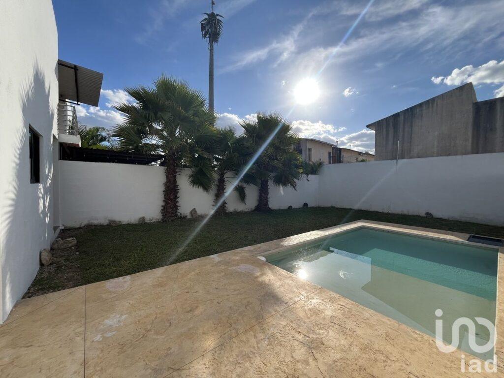 CASA EN VENTA, UBICADA EN PRIVADA  BOTÁNICO EN CONKAL, YUCATÁN