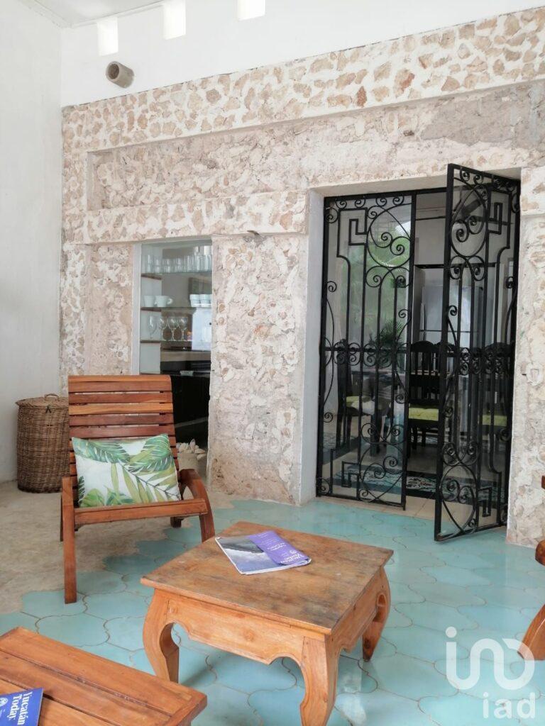 CASA EN VENTA  AMUEBLADA EN CENTRO DE MÉRIDA, ZONA SANTIAGO