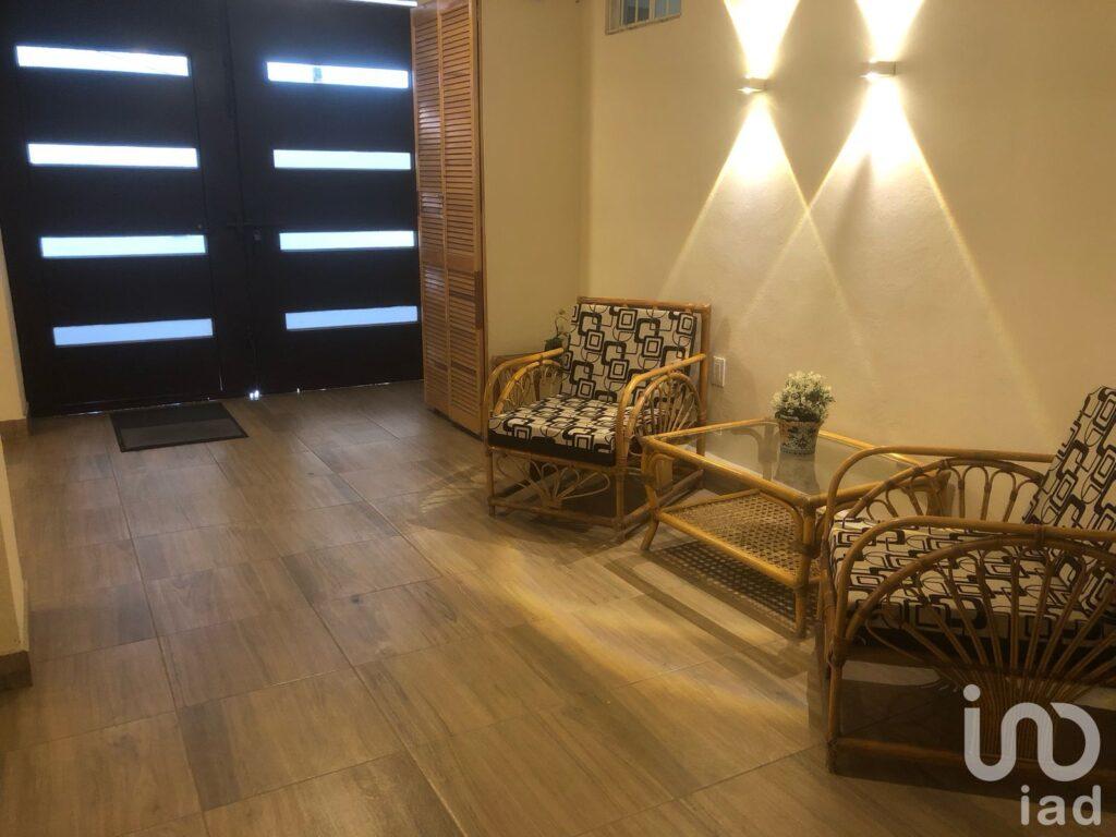 LUJOSA RESIDENCIA CON CASA PRINCIPAL Y TRES DEPARTAMENTOS EN OXTOPULCO UNIVERSIDAD,  COYOACÁN, CDMX.