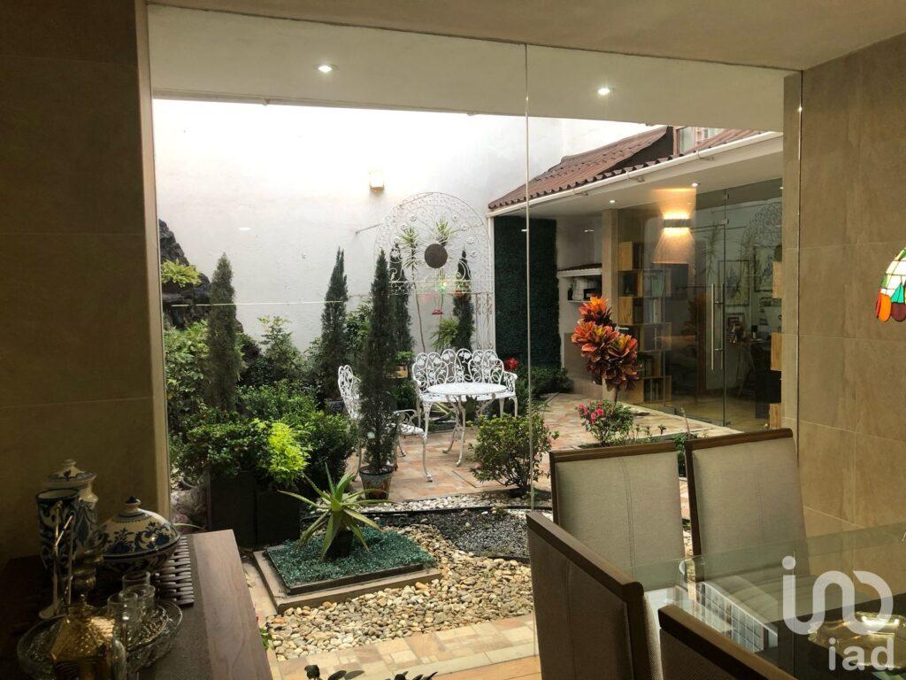 LUJOSA RESIDENCIA CON CASA PRINCIPAL Y TRES DEPARTAMENTOS EN OXTOPULCO UNIVERSIDAD,  COYOACÁN, CDMX.