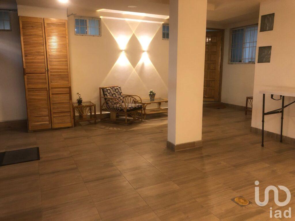 LUJOSA RESIDENCIA CON CASA PRINCIPAL Y TRES DEPARTAMENTOS EN OXTOPULCO UNIVERSIDAD,  COYOACÁN, CDMX.