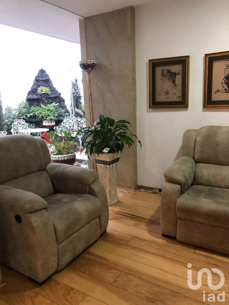 LUJOSA RESIDENCIA CON CASA PRINCIPAL Y TRES DEPARTAMENTOS EN OXTOPULCO UNIVERSIDAD,  COYOACÁN, CDMX.