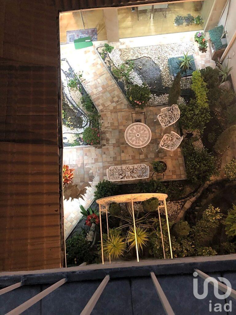 LUJOSA RESIDENCIA CON CASA PRINCIPAL Y TRES DEPARTAMENTOS EN OXTOPULCO UNIVERSIDAD,  COYOACÁN, CDMX.