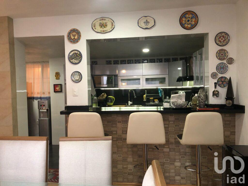 LUJOSA RESIDENCIA CON CASA PRINCIPAL Y TRES DEPARTAMENTOS EN OXTOPULCO UNIVERSIDAD,  COYOACÁN, CDMX.