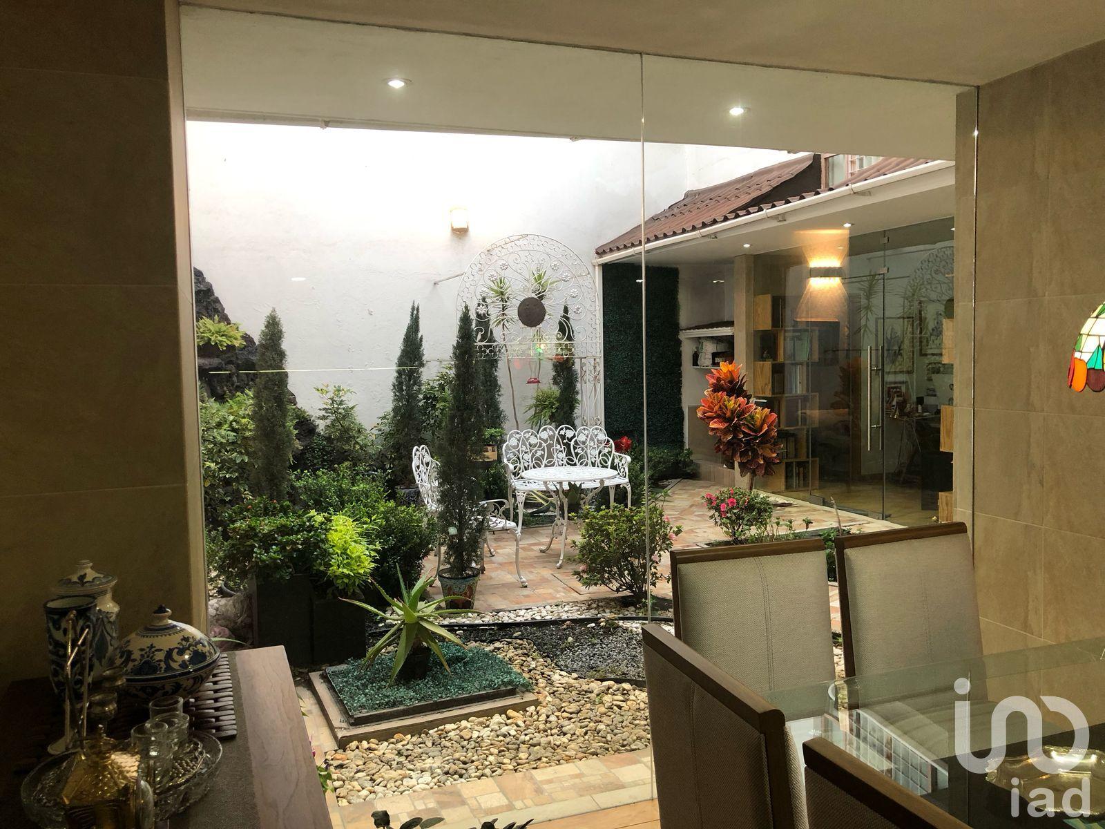 LUJOSA RESIDENCIA CON CASA PRINCIPAL Y TRES DEPARTAMENTOS EN OXTOPULCO UNIVERSIDAD,  COYOACÁN, CDMX.