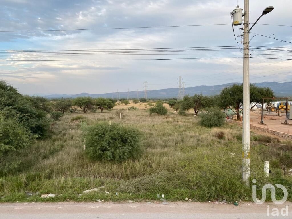 Terreno a un costado de la Central Termoelectrica Villa de Reyes