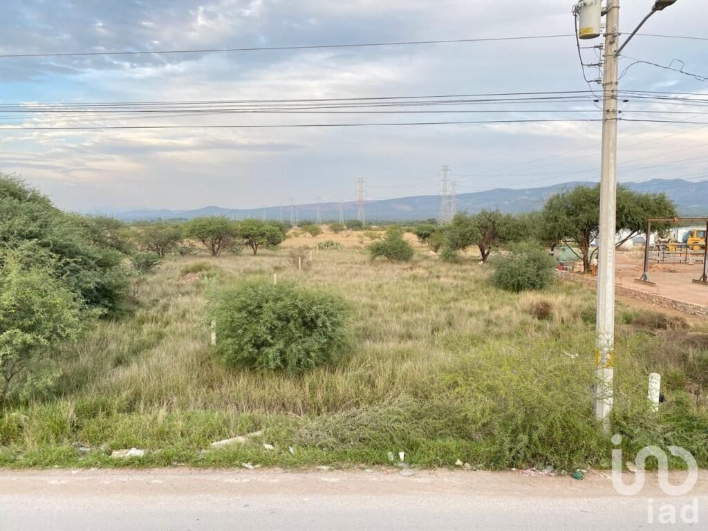 Terreno a un costado de la Central Termoelectrica Villa de Reyes