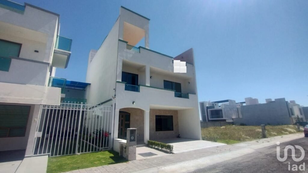 CASA EN VENTA EN FRACCIONAMIENTO PRIVADO EXPLANADA SUR,PACHUCA,HGO.