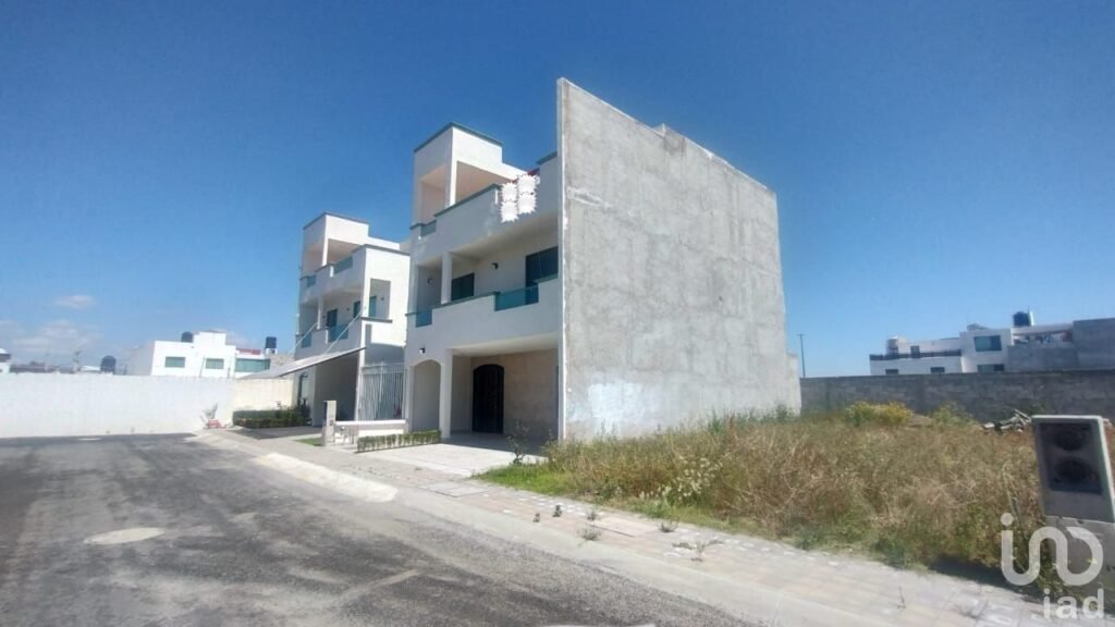 CASA EN VENTA EN FRACCIONAMIENTO PRIVADO EXPLANADA SUR,PACHUCA,HGO.