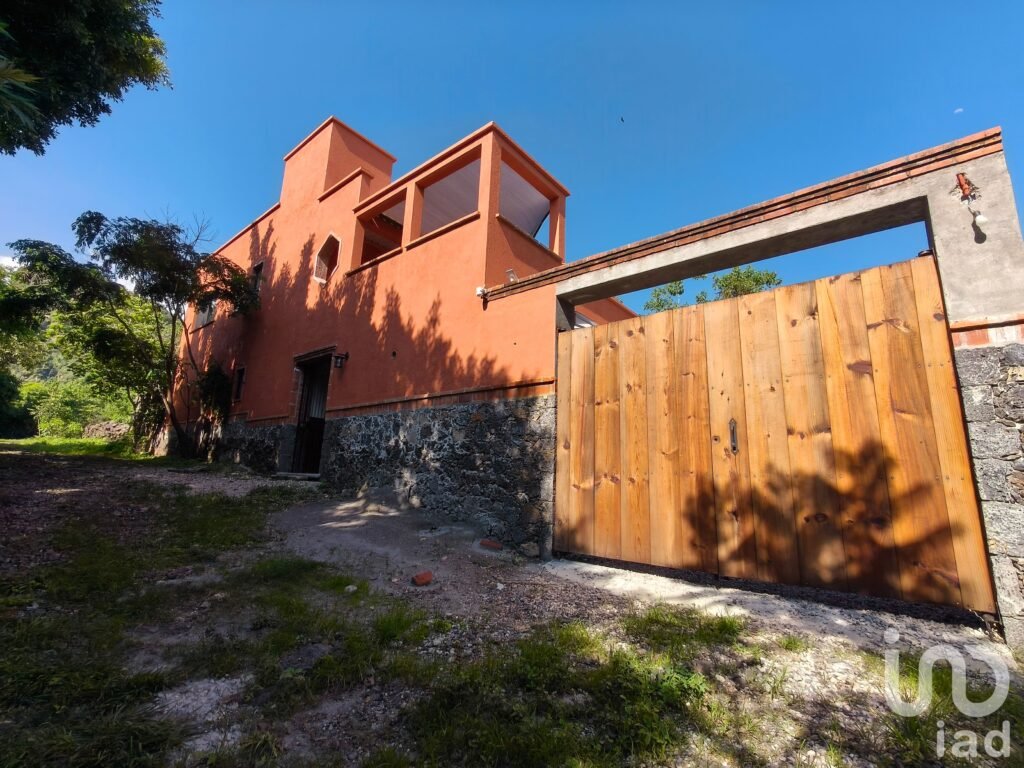 Casa en VENTA en Valle de Atongo, Tepoztlán con vistas a las montañas.