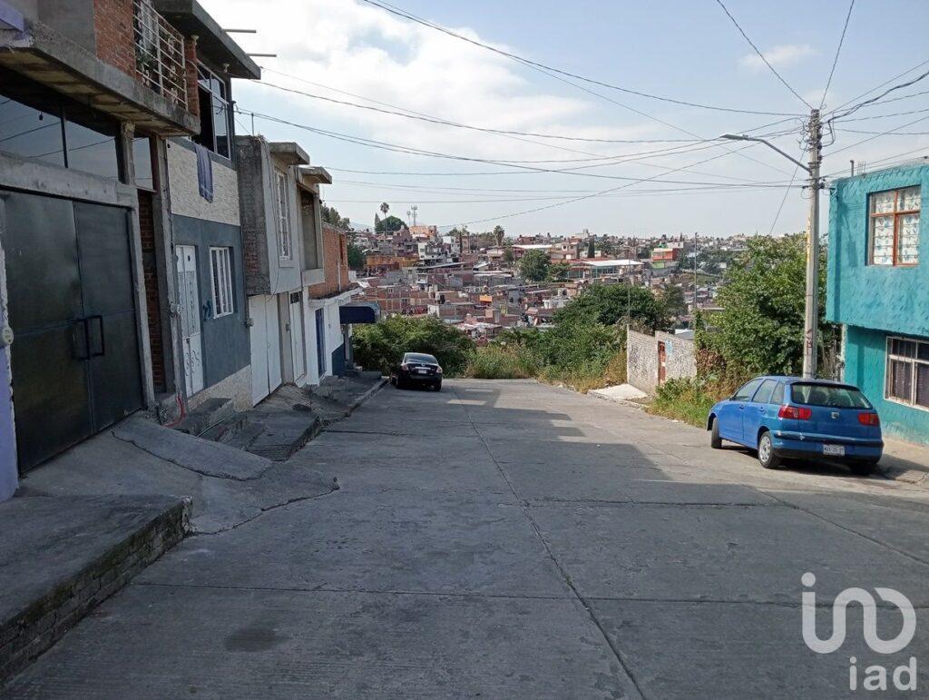 SE VENDE CASA MUY CERCA DEL LIBRAMIENTO POR LAS TIJERAS Y CRUCERO A CHARO