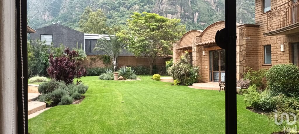 EN VENTA RESIDENCIA EN PRIVADA EN TEPOZTLÁN, MORELOS.