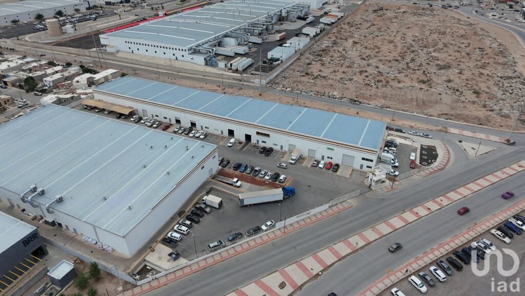 Bodega en Renta con Oficina Cerca de Ramon Rayón y Santiago Troncoso