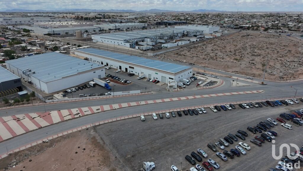 Bodega en Renta con Oficina Cerca de Ramon Rayón y Santiago Troncoso