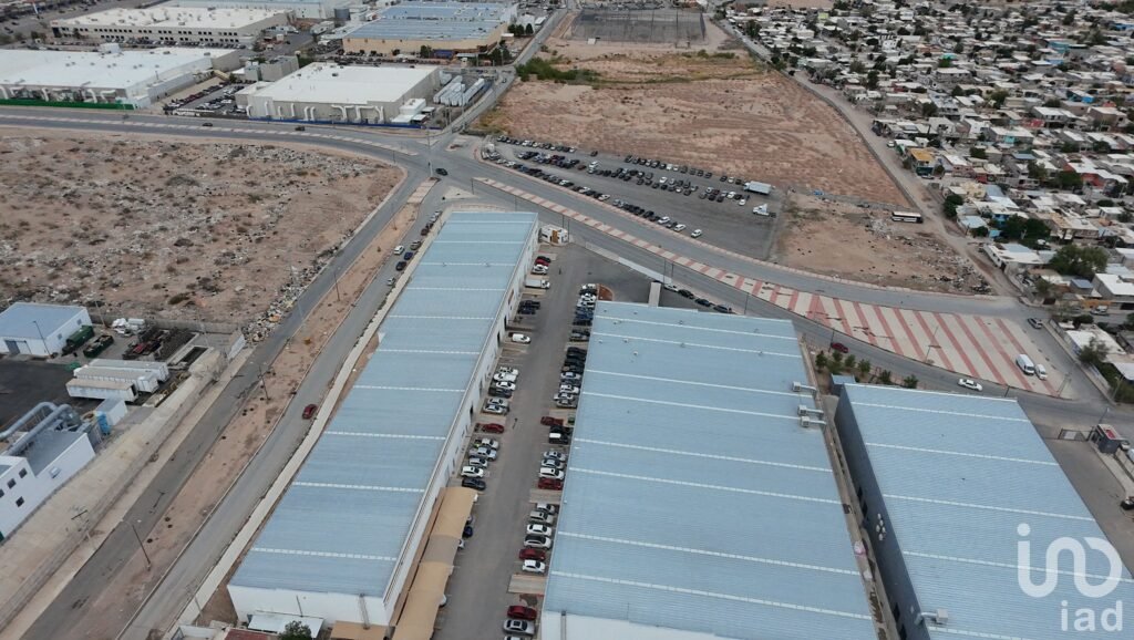 Bodega en Renta con Oficina Cerca de Ramon Rayón y Santiago Troncoso