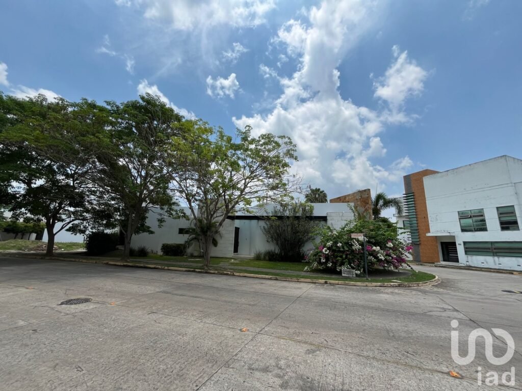 Casa en Renta en Residencial el Country con alberca propia y en esquina