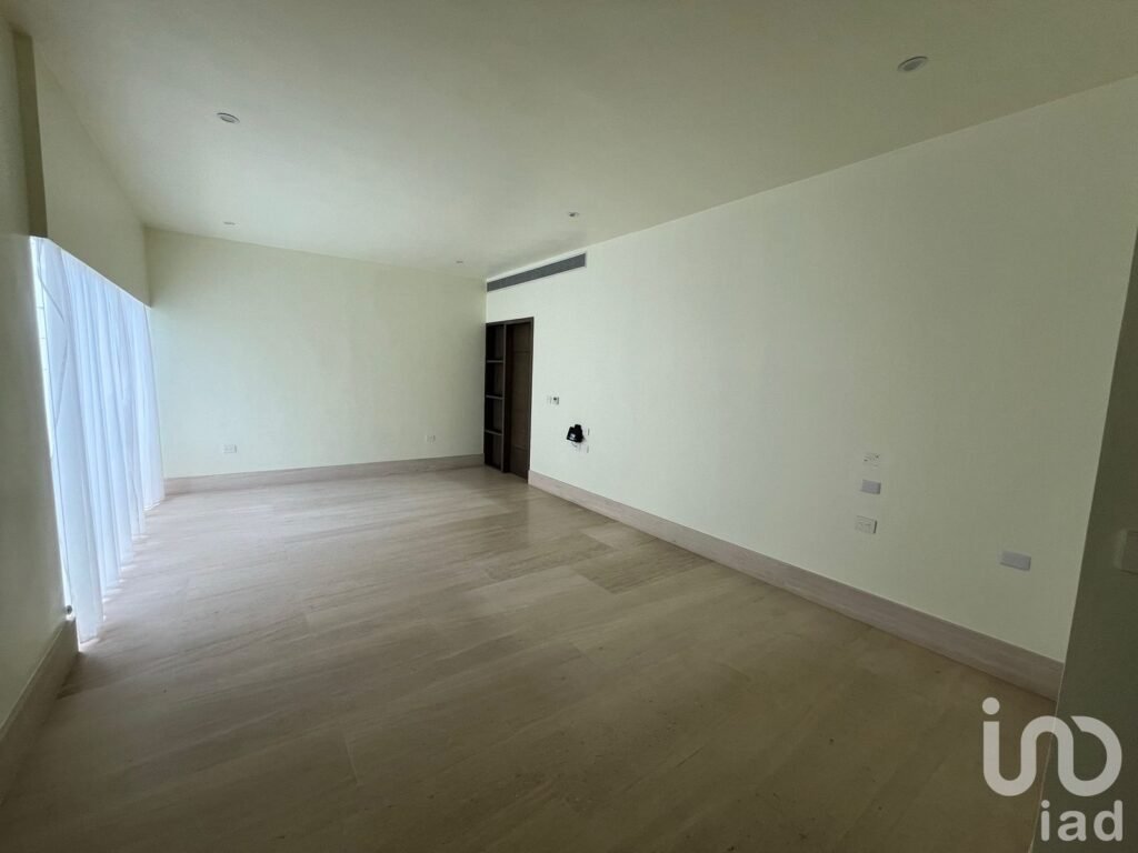 Casa en Renta en Residencial el Country con alberca propia y en esquina