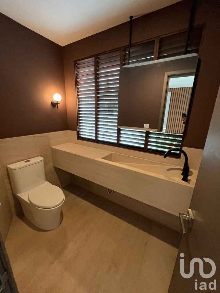 Casa en Renta en Residencial el Country con alberca propia y en esquina