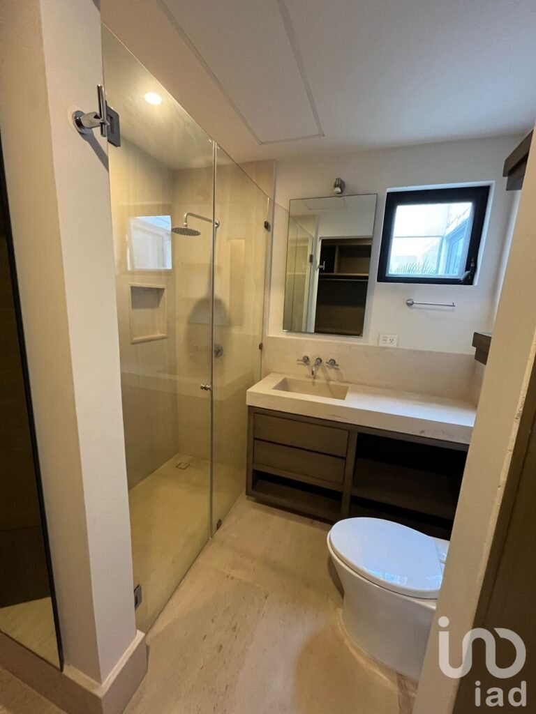 Casa en Renta en Residencial el Country con alberca propia y en esquina