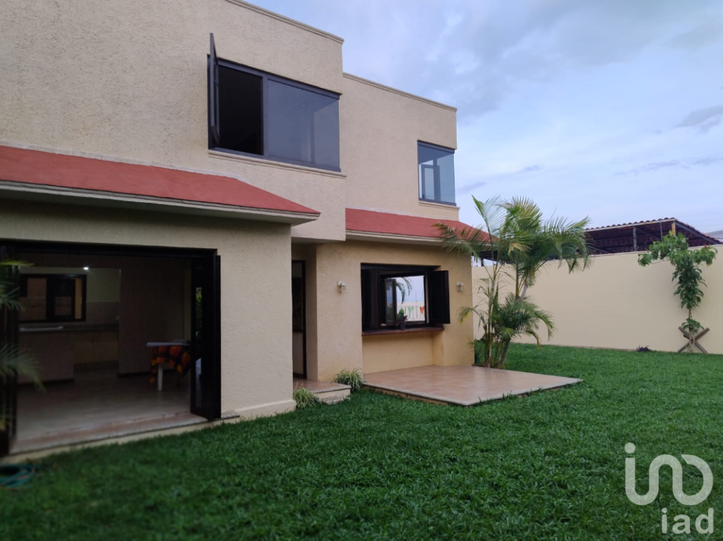 Casa en venta, exclusivo fraccionamiento con vigilancia, zona norte, Cuernavaca, Morelos