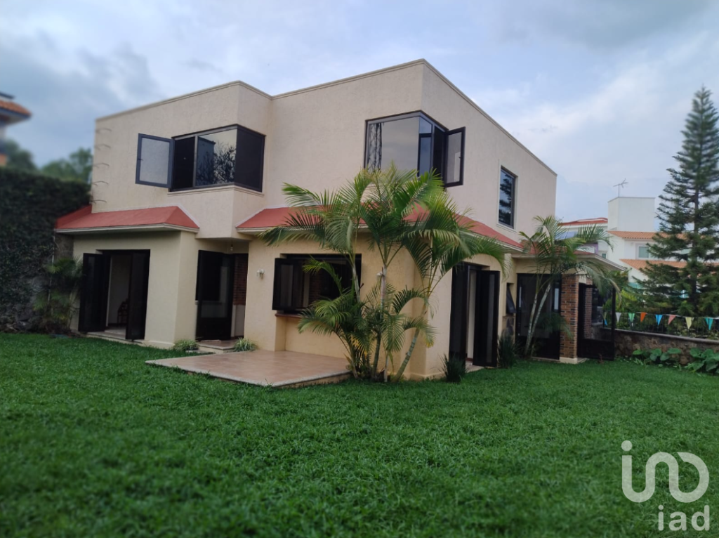 Casa en venta, exclusivo fraccionamiento con vigilancia, zona norte, Cuernavaca, Morelos