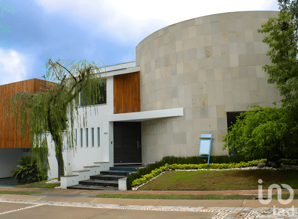 Casa seminueva en venta – 5 recámaras en La Vista Country Club, Tlaxcalancingo