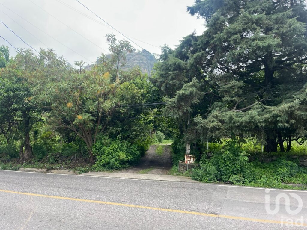 Terreno en Ocotitlán, Tepoztlán con vista a las montañas y de fácil acceso.