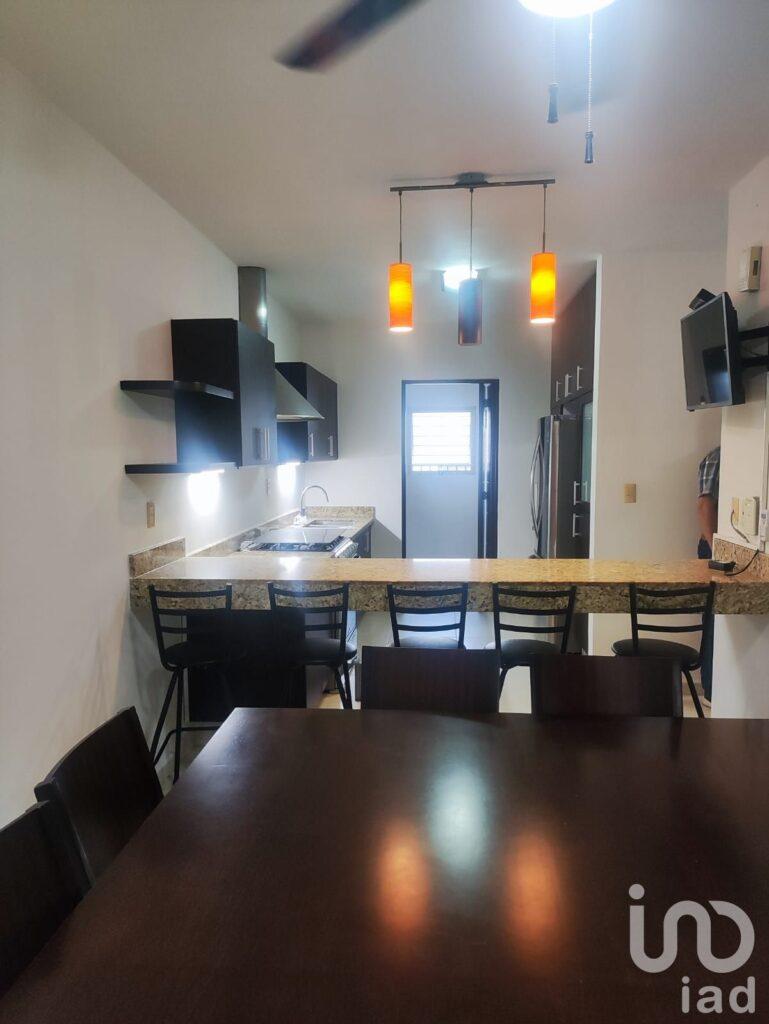 Casa en venta, Gran ubicación en SM 19. 3 rec, roof terrace, alberca