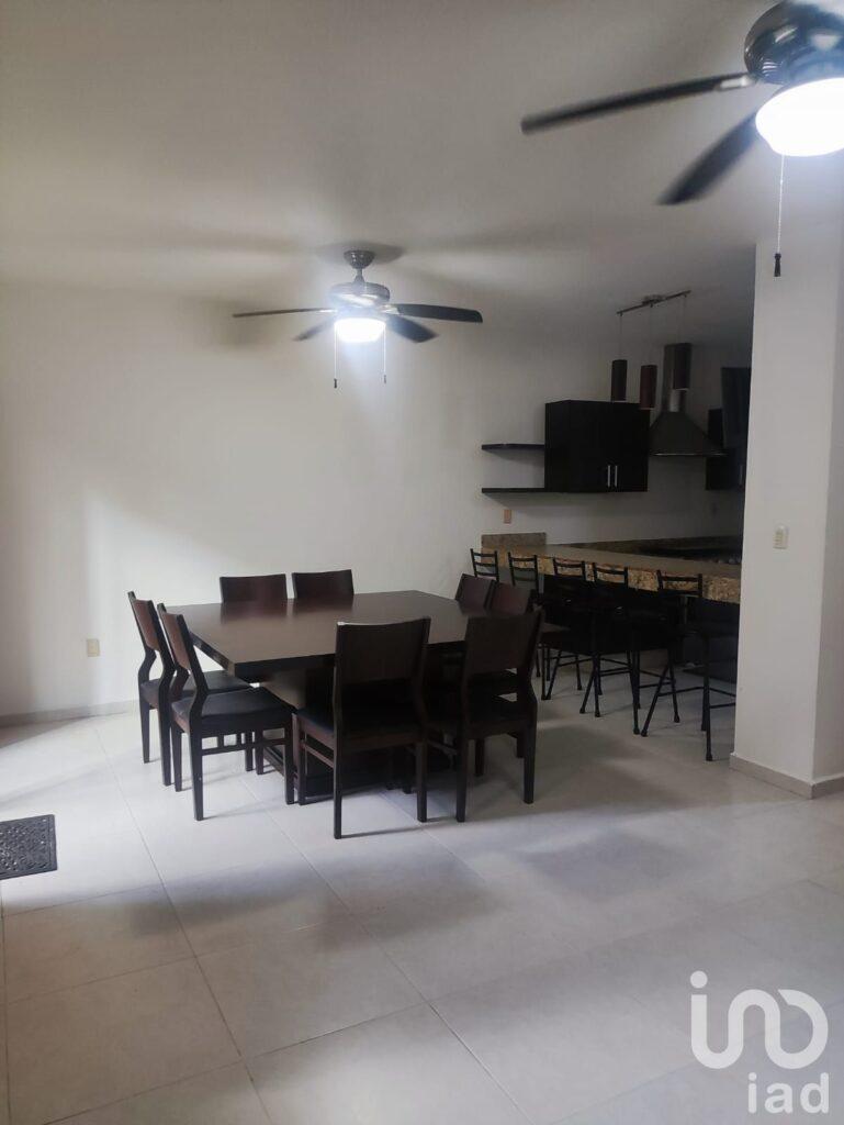 Casa en venta, Gran ubicación en SM 19. 3 rec, roof terrace, alberca