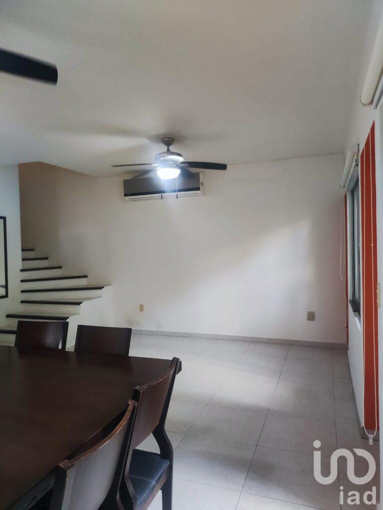 Casa en venta, Gran ubicación en SM 19. 3 rec, roof terrace, alberca