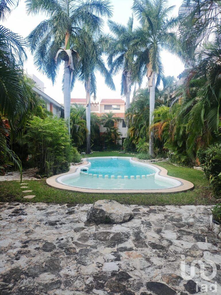 Casa en venta, Gran ubicación en SM 19. 3 rec, roof terrace, alberca