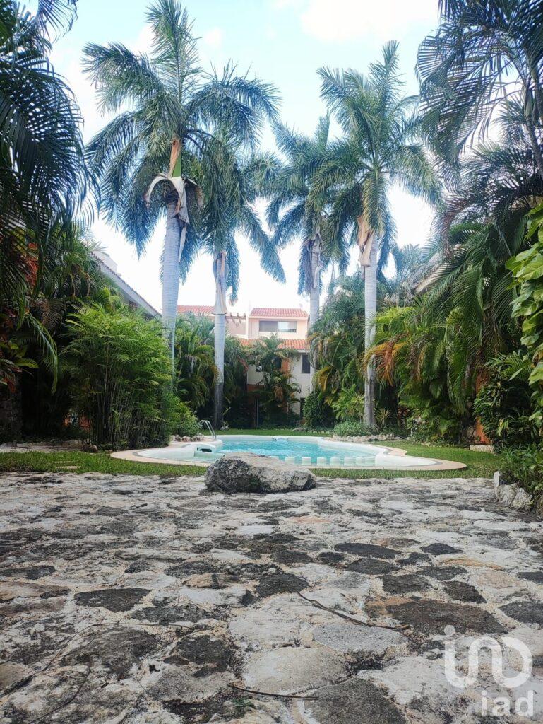 Casa en venta, Gran ubicación en SM 19. 3 rec, roof terrace, alberca