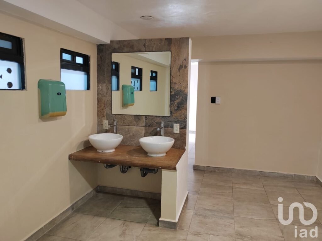 Oportunidad Comercial en Renta – Local en Vista Hermosa, Perfecto para Acuática