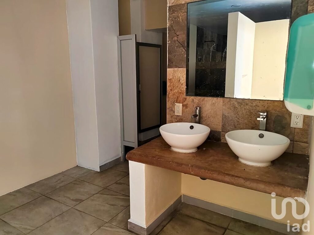 Oportunidad Comercial en Renta – Local en Vista Hermosa, Perfecto para Acuática