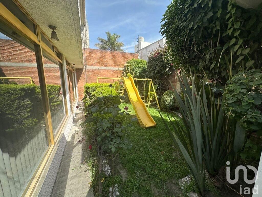 CASA EN VENTA  AMPLIA Y CON HERMOSO JARDIN  ZONA SAN FELIPE HUEYOTLIPAN