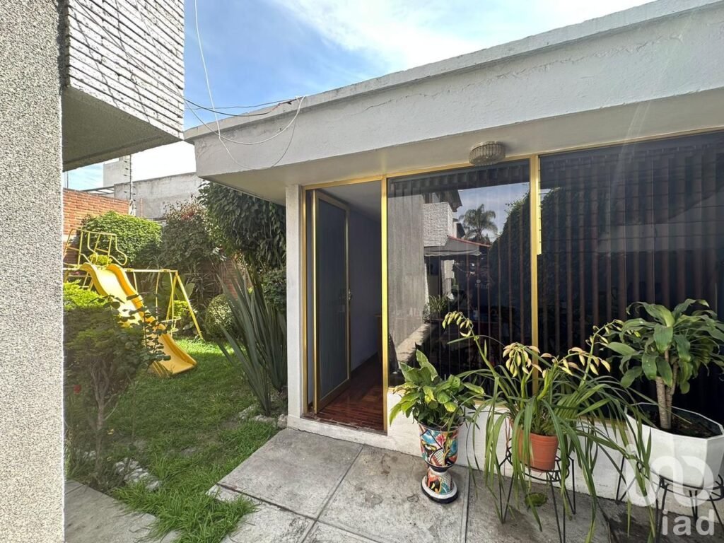 CASA EN VENTA  AMPLIA Y CON HERMOSO JARDIN  ZONA SAN FELIPE HUEYOTLIPAN