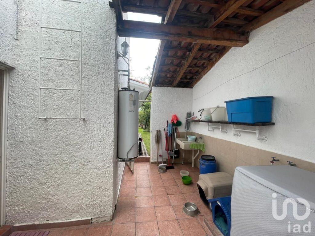 Casa en venta de una sola planta rodeada de jardin en Jardines del lago, Aguascalientes