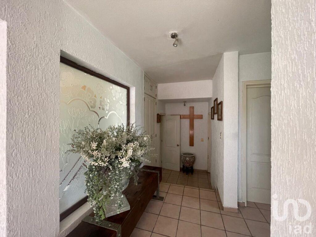 Casa en venta de una sola planta rodeada de jardin en Jardines del lago, Aguascalientes