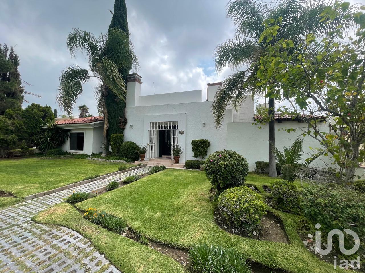 Casa en venta de una sola planta rodeada de jardin en Jardines del lago, Aguascalientes
