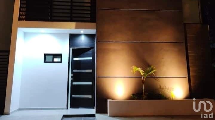 Casa Amueblada en Renta con Alberca y Amenidades – Playa del Carmen (Opción a Venta)